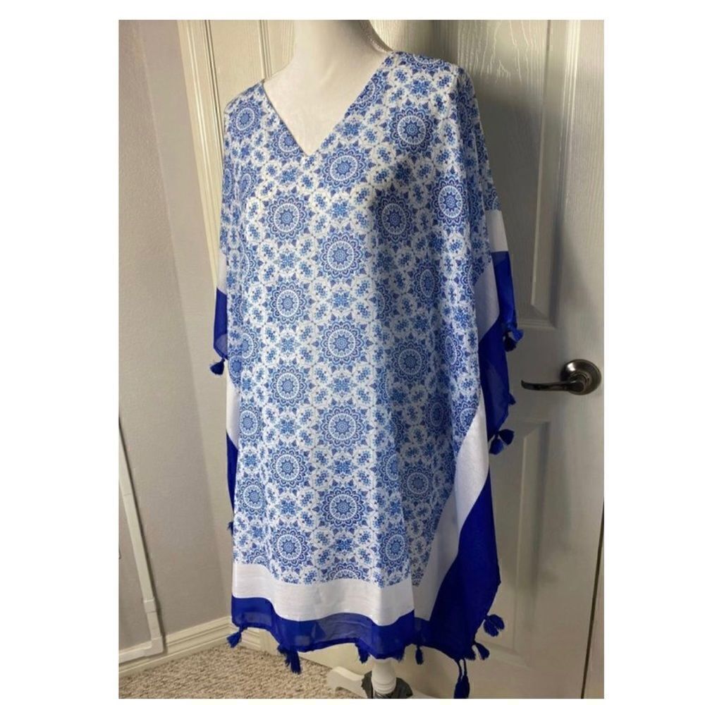 KAREENA’s OSFA Pretty Blue Print Kimona with tassels.